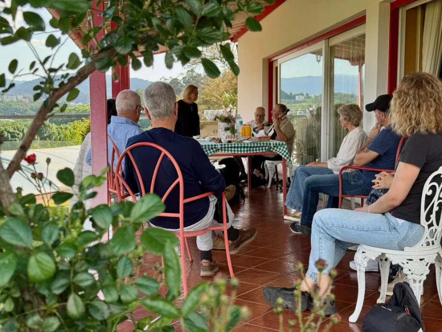 Enoturismo no Alto Minho: A Magia de uma Prova de Vinhos com Fado na Quinta do Cerqueiral